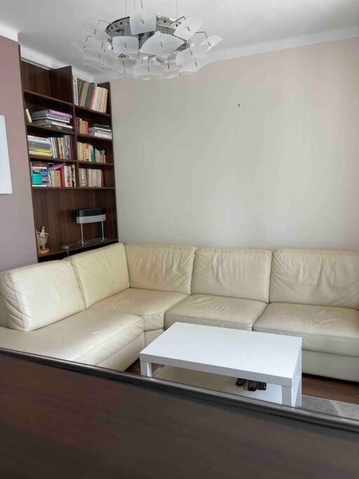 Priestranny 3 Izb. Apartman V Centre S Parkovanim. Banska Bystrica Exterior photo