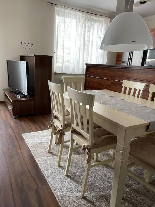 Priestranny 3 Izb. Apartman V Centre S Parkovanim. Banska Bystrica Exterior photo