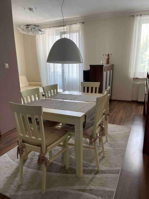 Priestranny 3 Izb. Apartman V Centre S Parkovanim. Banska Bystrica Exterior photo