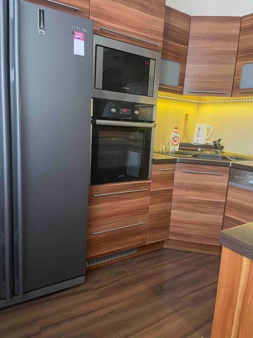 Priestranny 3 Izb. Apartman V Centre S Parkovanim. Banska Bystrica Exterior photo